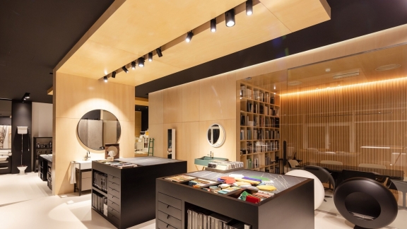 Chuyên gia bật mí: 5+ tuyệt chiêu thiết kế showroom ấn tượng