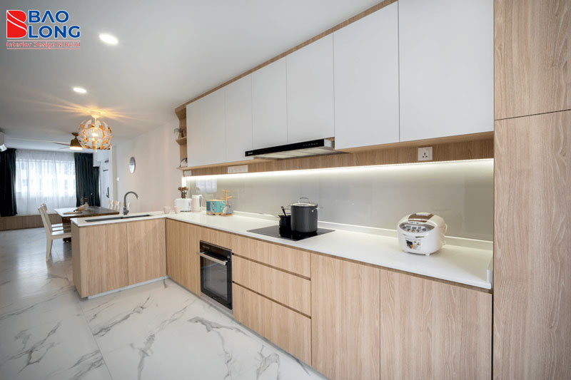 Tủ bếp gỗ MDF phủ Laminate hiện đại.