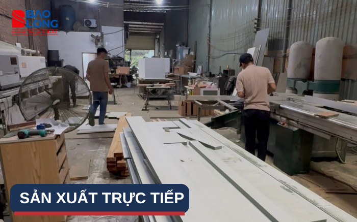 Ảnh gia công, ráp tủ hoặc kiểm tra sản phẩm tại xưởng.
