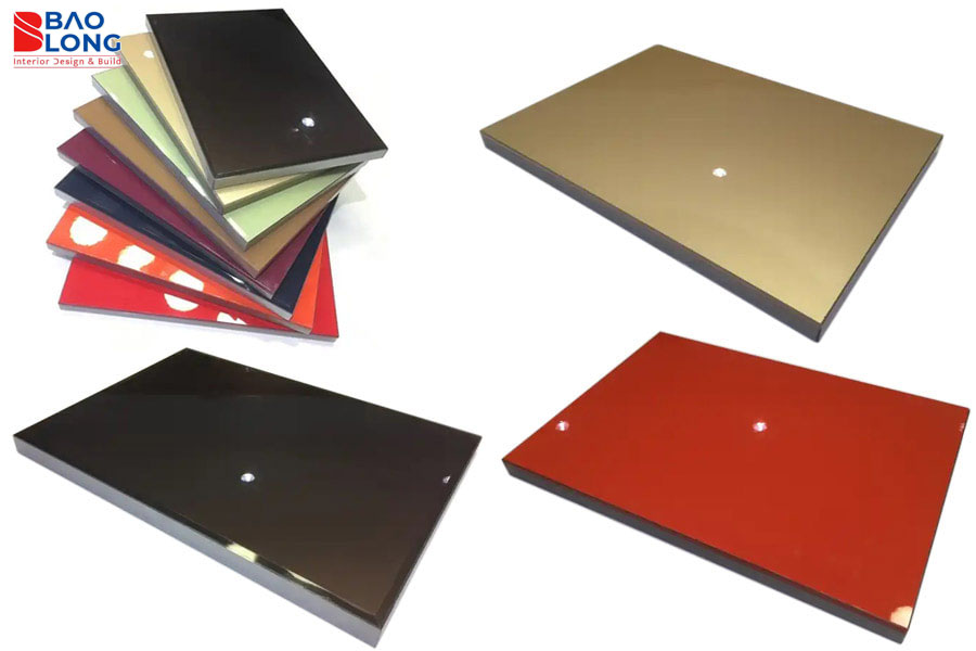 Cận cảnh bề mặt acrylic bóng loáng, phản chiếu ánh sáng tốt.