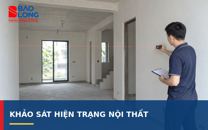 Ảnh kỹ thuật viên Bảo Long đo hiện trạng tổng thể tại công trình.